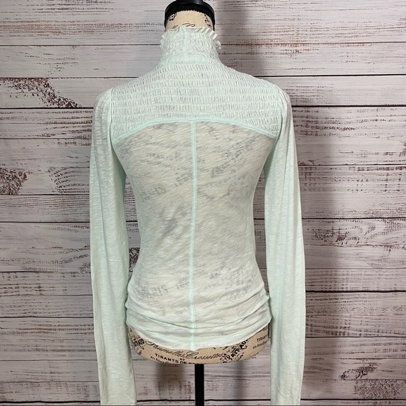 WE‎ THE FREE AQUA CAROLINE SMOCKED SIZE SMALL BLOUSE - Picture 5 of 8